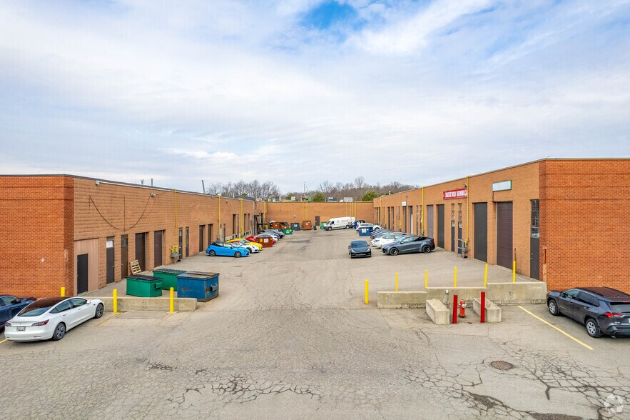 More Photos Of 1170 Burnhamthorpe Rd W, Mississauga General Retail For Lease