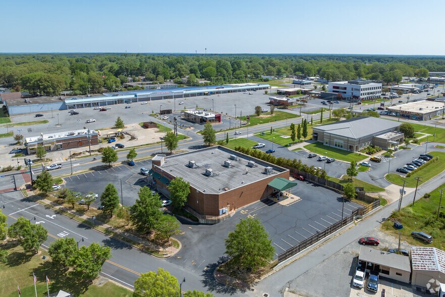 More Photos Of 819 W Main St, Jacksonville Drugstore For Sale
