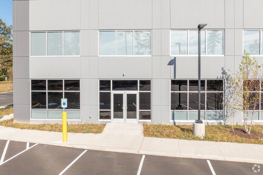 More Photos Of 26 Jacks Bridge Rd, Londonderry Warehouse For Lease