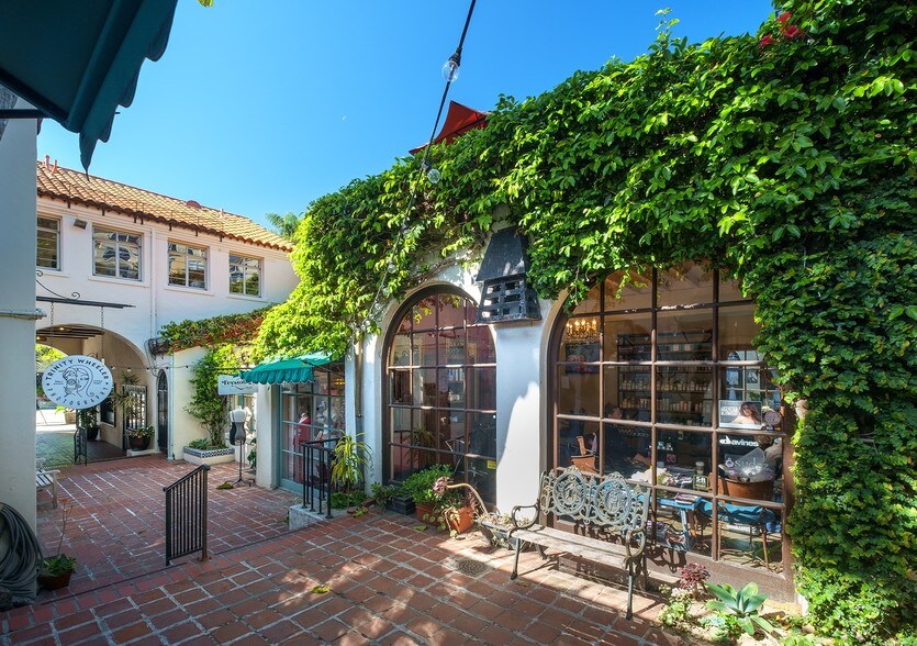 More Photos Of 451-461 E Main St, Ventura Storefront For Lease