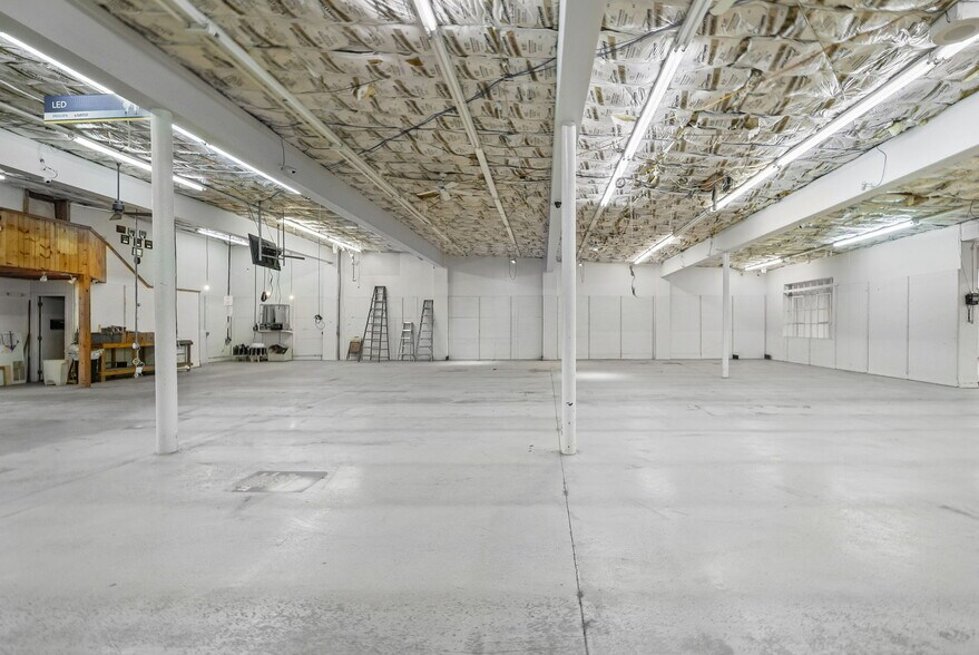 More Photos Of 215 W Franklin St, Delphi Flex For Sale