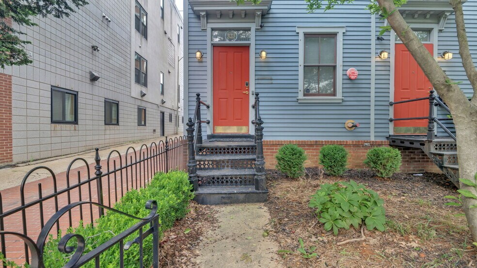 More Photos Of 323 8th St NE, Washington Apartments For Sale