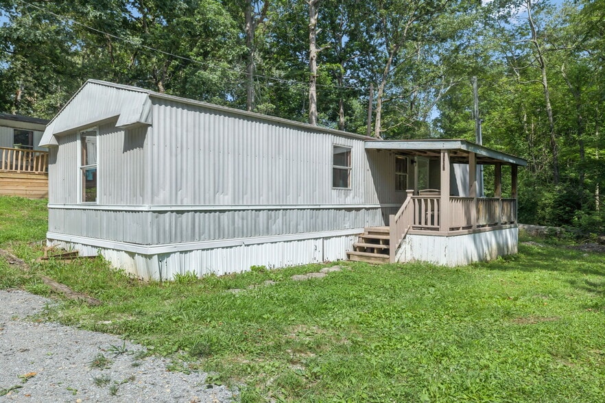 More Photos Of 9314 Beeler Ct, Bon Aqua Manufactured Housing Mobile Home Park For Sale