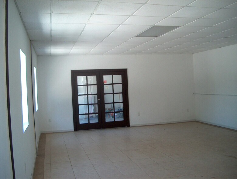More Photos Of 6745 N Old Dixie Hwy, Fort Pierce Warehouse For Lease