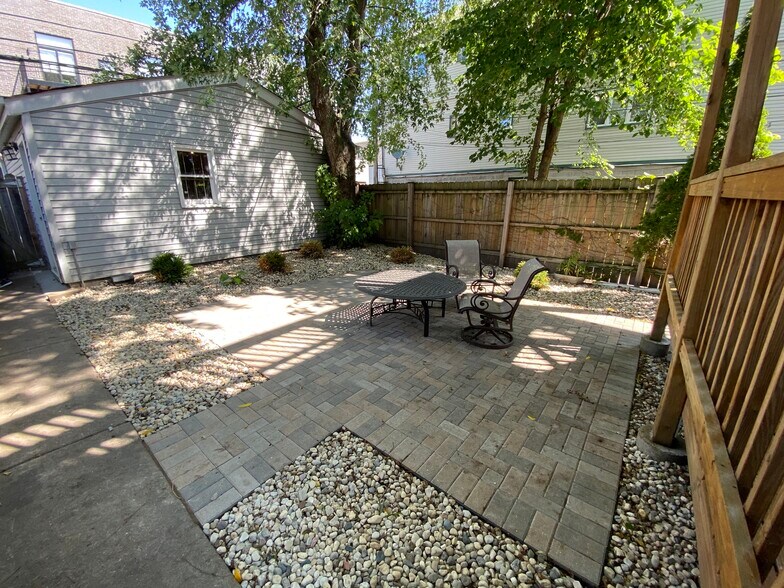 More Photos Of 1460 W Huron St, Chicago Apartments For Sale