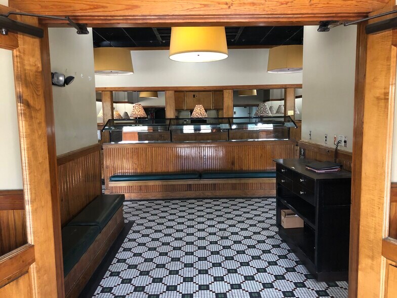 More Photos Of 1500 N Courtyard Cir, Port Saint Lucie Restaurant For Lease