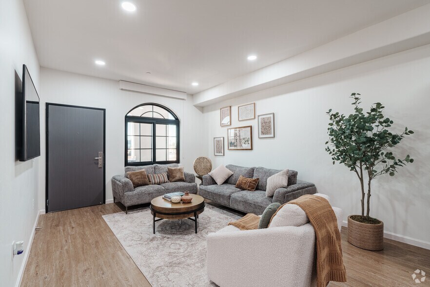 More Photos Of 475 Dover Pky, Delano Apartments For Sale