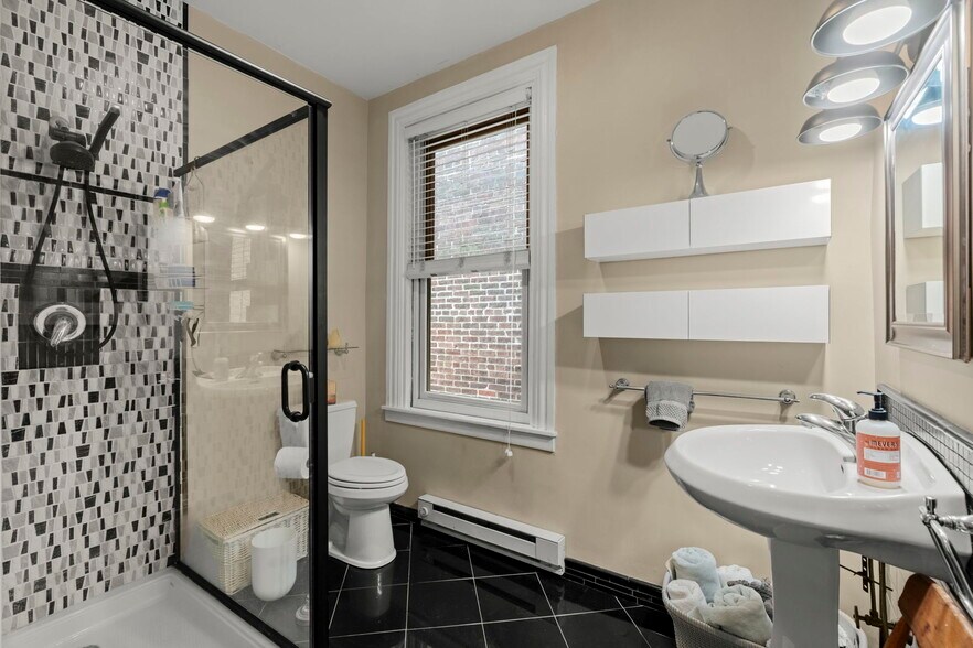 More Photos Of 305 N Queen St, Lancaster Storefront Retail Residential For Sale