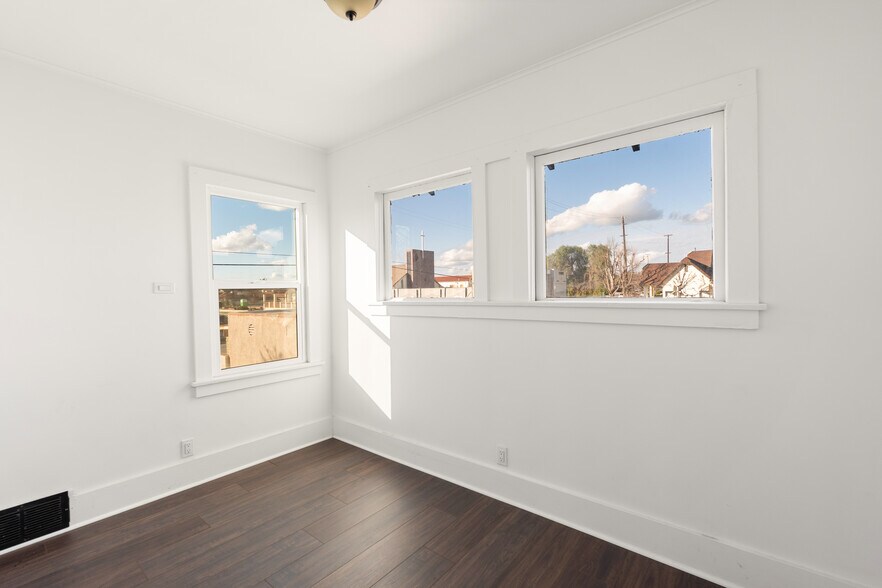 More Photos Of 1825 Baker St, Bakersfield Specialty For Sale