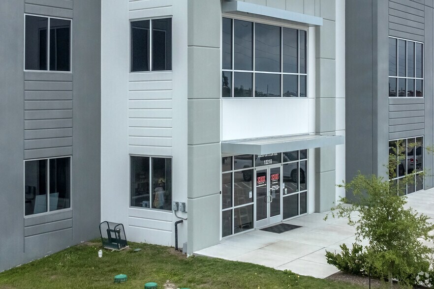 More Photos Of 12218 Cutten Rd, Houston Distribution For Lease