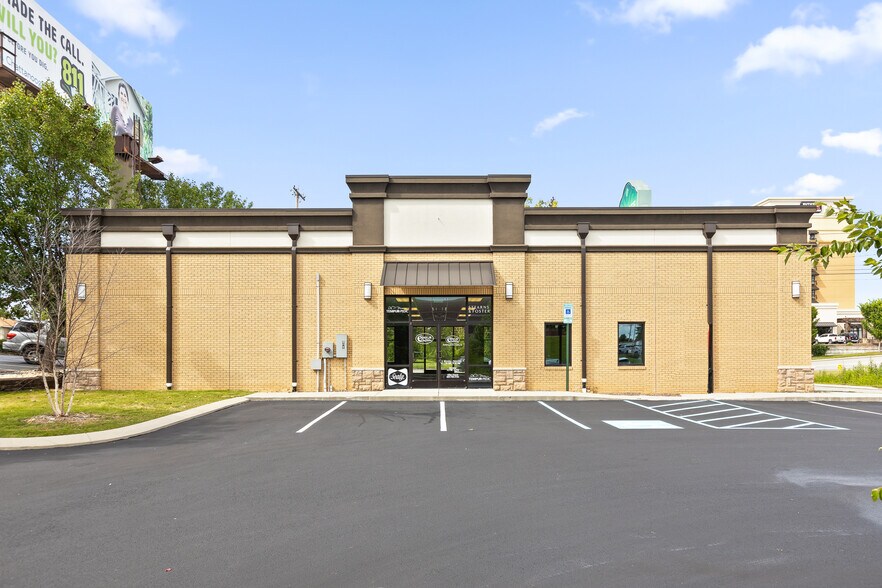 More Photos Of 7308 Shallowford Rd, Chattanooga Storefront Retail Office For Lease