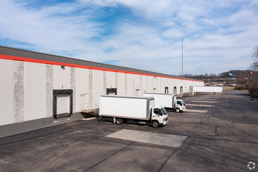 More Photos Of 2404-2432 E River Rd, Moraine Warehouse For Lease