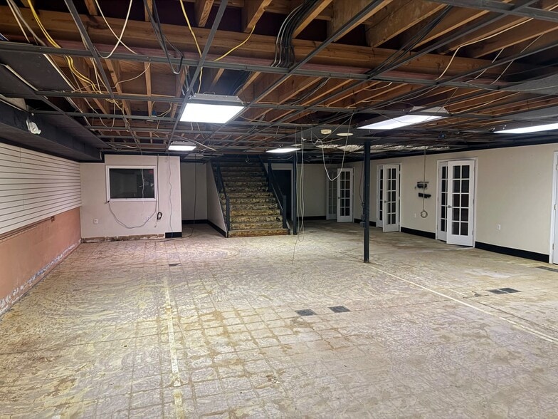 More Photos Of 2140 Lawndale Dr, Greensboro Storefront For Lease