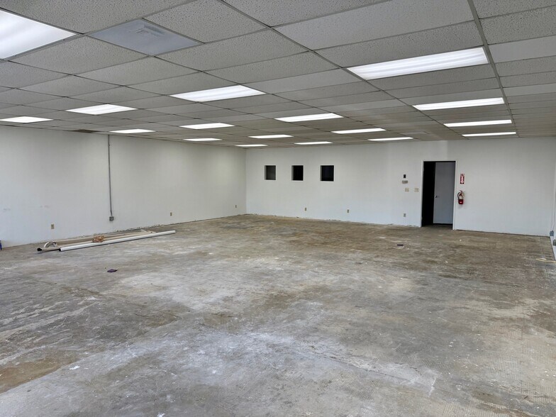 More Photos Of 3175-3185 Midway Dr, San Diego Storefront For Lease