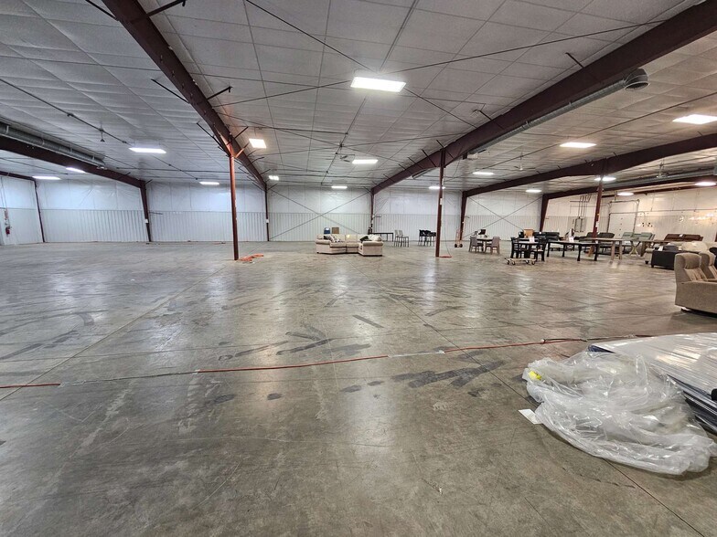 More Photos Of 747 S Washington Ave, Madison Warehouse For Lease