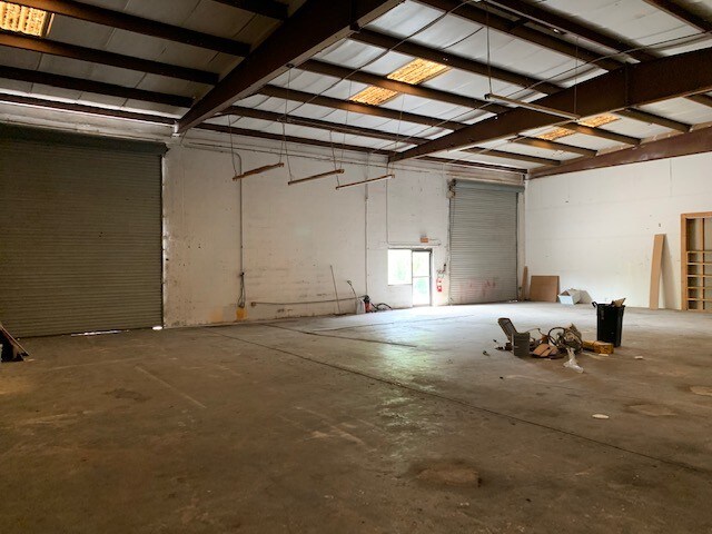 More Photos Of 1010 Park Ct, Safety Harbor Warehouse For Lease