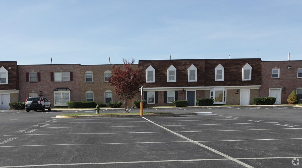 More Photos Of 8647-8669 Cherry Ln, Laurel Showroom For Sale