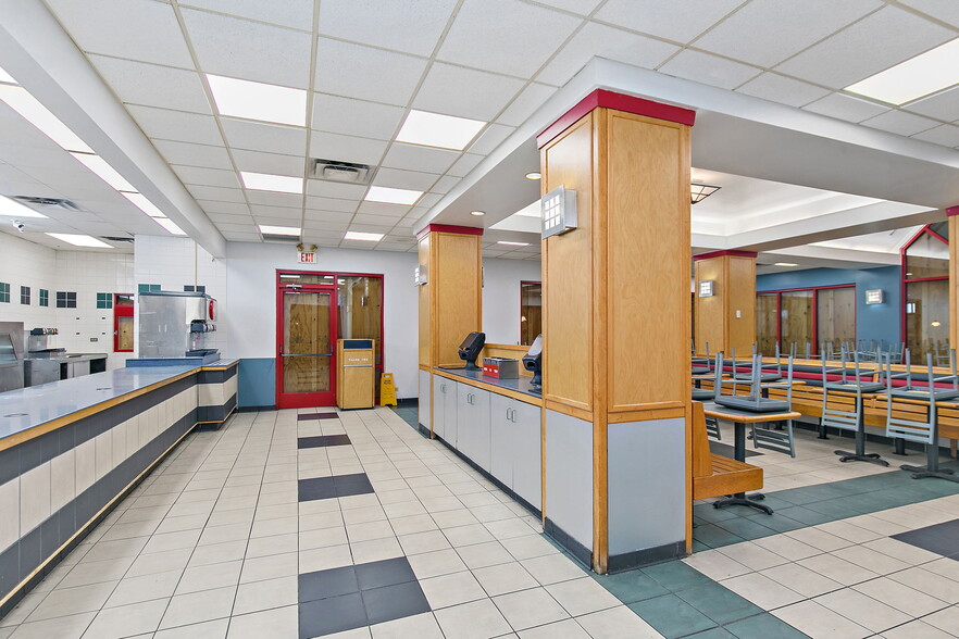 More Photos Of 240 Douglas Rd, Oswego Fast Food For Sale