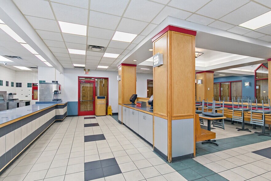 More Photos Of 240 Douglas Rd, Oswego Fast Food For Lease