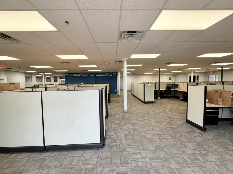 More Photos Of 240-252 Airport Rd, Winchester Light Distribution For Sale