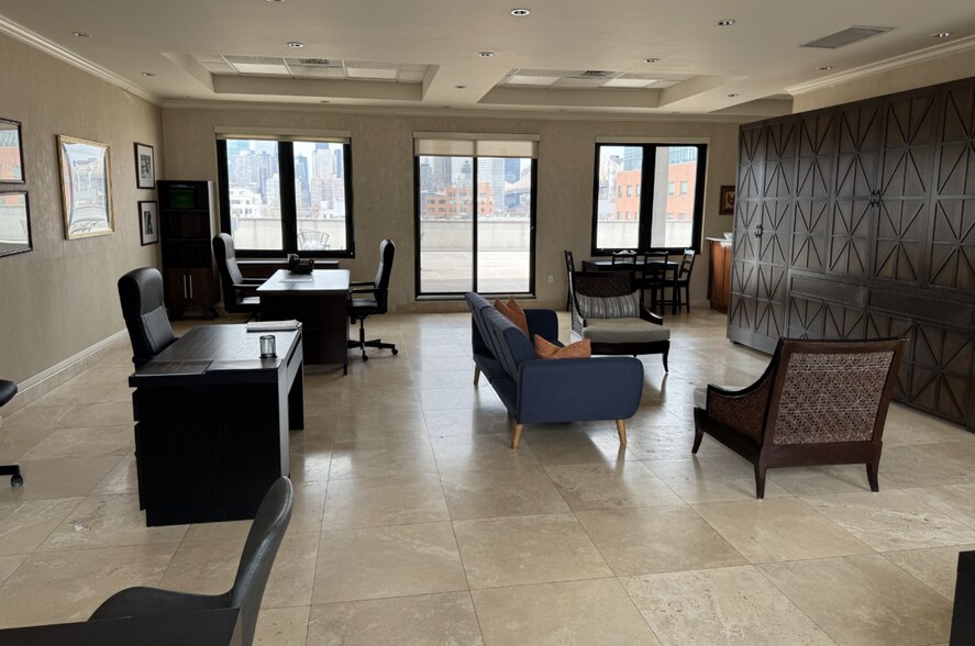 More Photos Of 43-24 21st St, Long Island City Warehouse For Lease