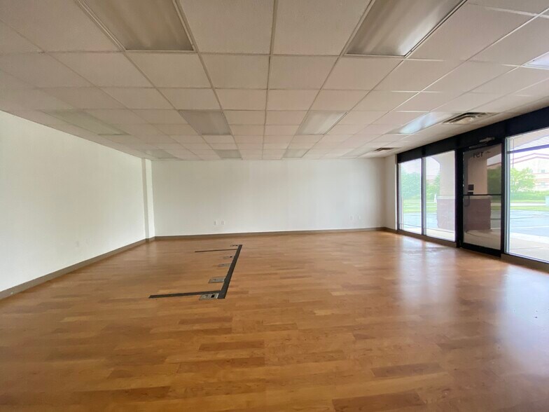 More Photos Of 2801 Bertholet Blvd, Valparaiso Office For Sale