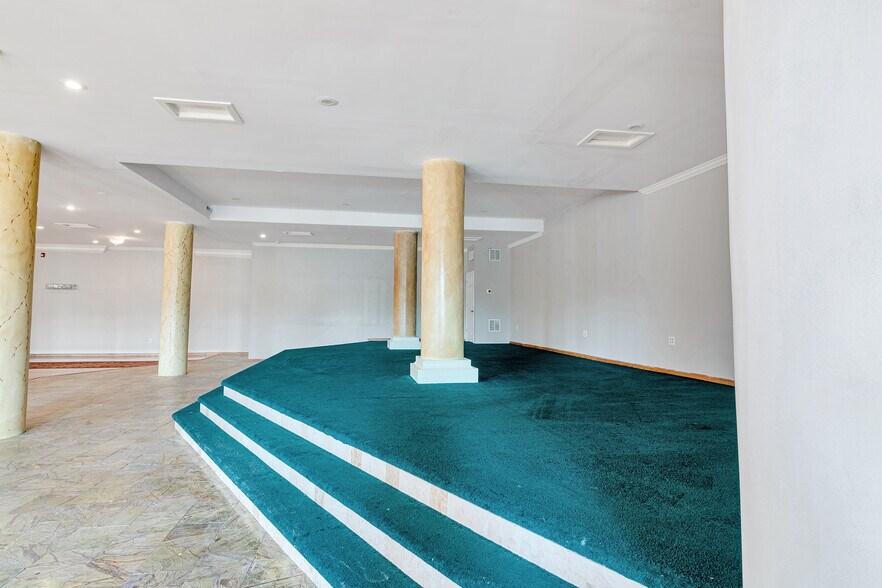 More Photos Of 2613 W Hunting Park Ave, Philadelphia Light Distribution For Lease