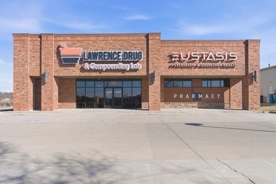 Primary Photo Of 5540-5550 N Farmer Branch Rd, Ozark General Retail For Sale