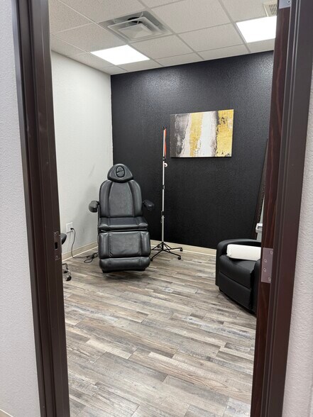 More Photos Of 1315 Chisholm Trail Pky, Duncan Medical For Sale