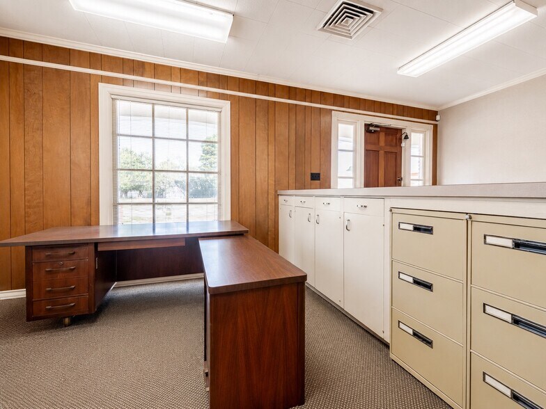 More Photos Of 321 S Main St, Marksville Office For Sale