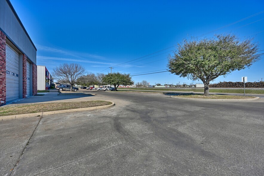 More Photos Of 1140 Finfeather Rd, Bryan Flex For Lease
