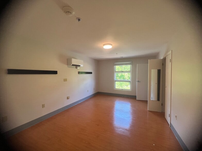 More Photos Of 89 Viets St, New London Office For Sale