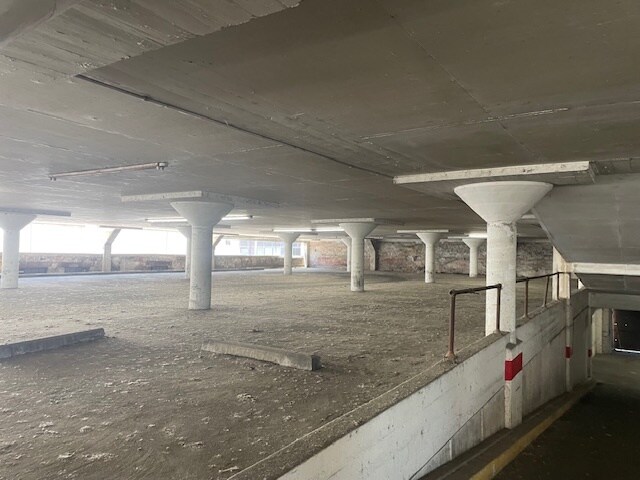 More Photos Of 199 Jefferson Ave, Memphis Parking Garage For Sale