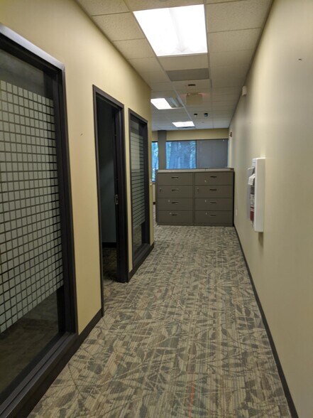 More Photos Of 94 New Karner Rd, Albany Office For Lease