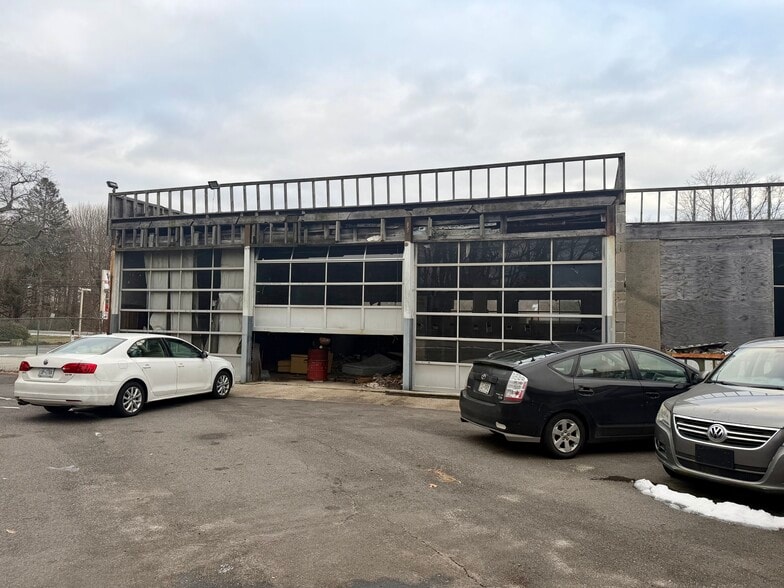 More Photos Of 2800 Montauk Hwy, Brookhaven Service Station For Sale