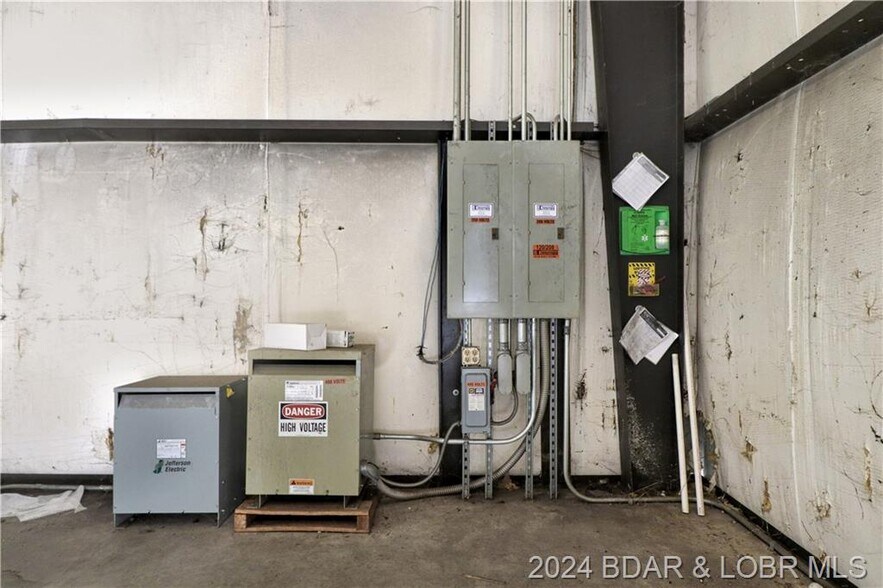 More Photos Of 744 Keystone Industrial Park dr, Camdenton Warehouse For Lease