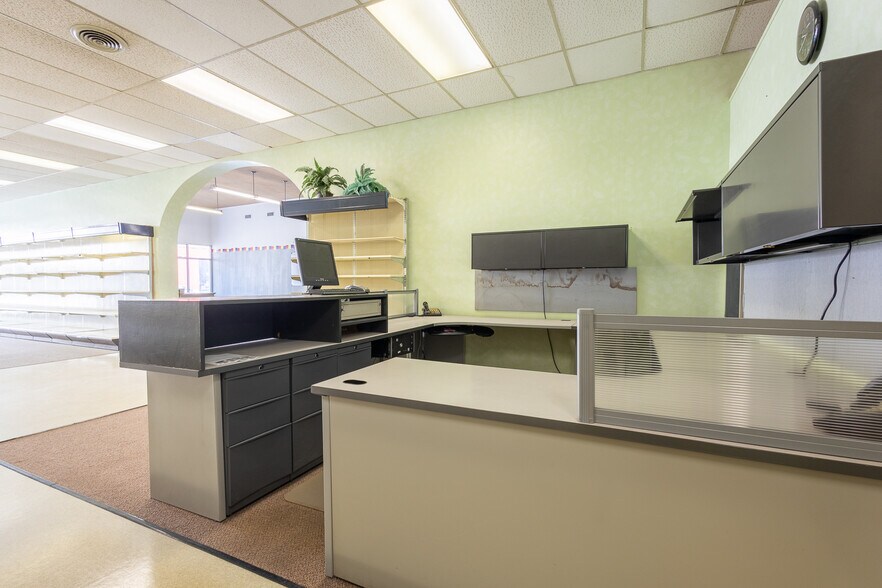 More Photos Of 2313 13th, Columbus General Retail For Sale