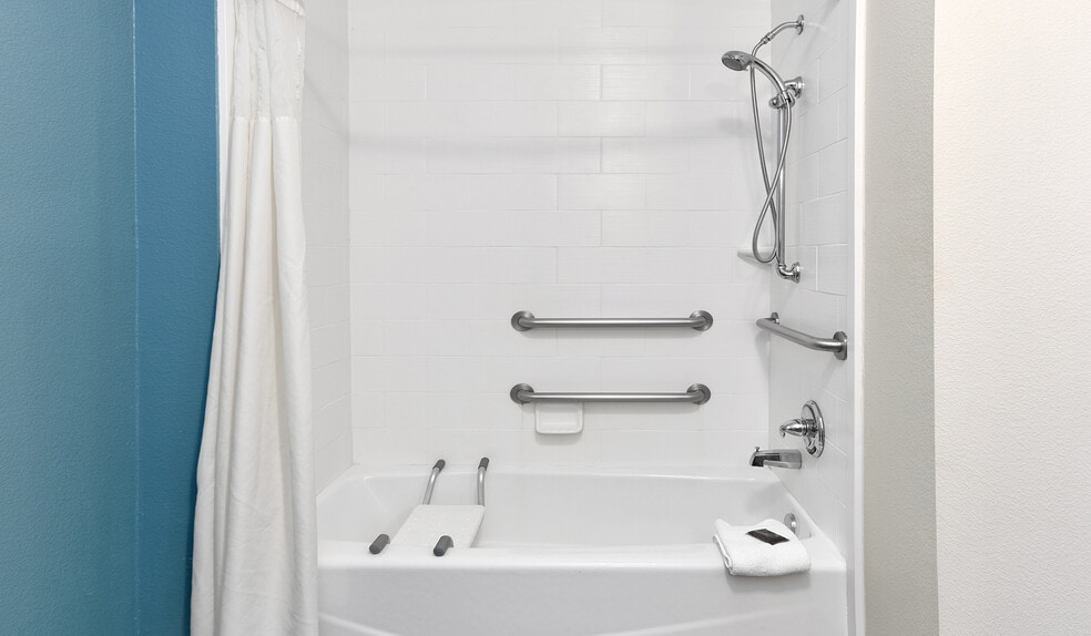 More Photos Of 615 City Center Way, Longview Hotel For Sale