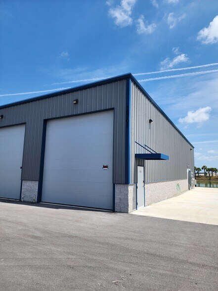More Photos Of 16291 Innovation Lane, Fort Myers Self Storage For Sale