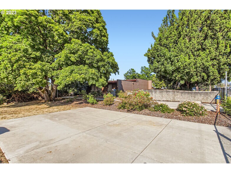 More Photos Of 124 Berkeley Ave, Molalla Medical For Sale