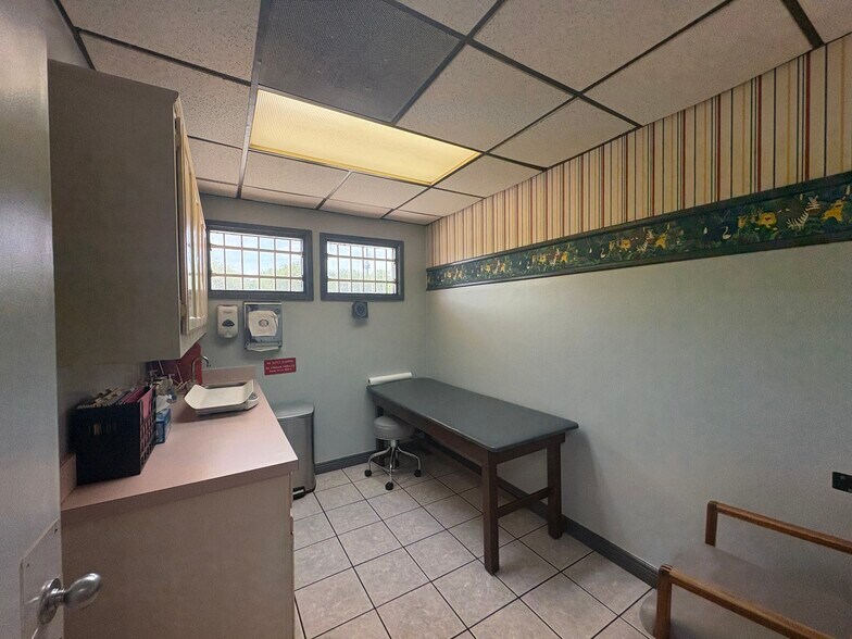 More Photos Of 523 W Wheatland Rd, Duncanville Medical For Sale