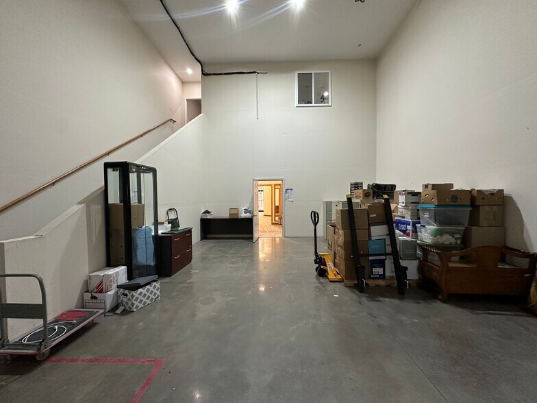 More Photos Of 580 Madison Ave, North Liberty Office For Sale