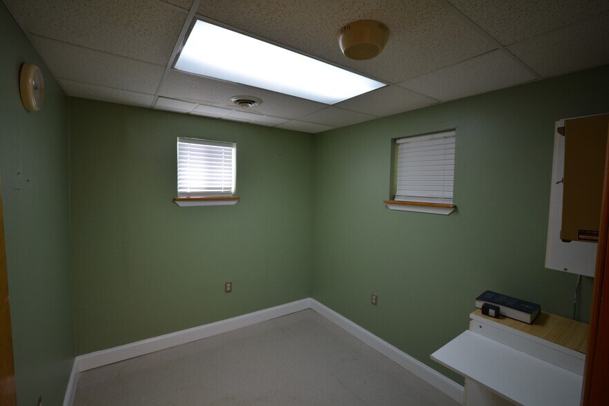 More Photos Of 7836 Oakwood Rd, Glen Burnie Office For Sale