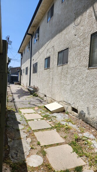 More Photos Of 17920 Schoenborn St, Northridge Multifamily For Sale