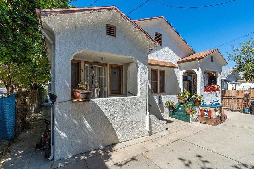 More Photos Of 445 S Chicago St, Los Angeles Apartments For Sale