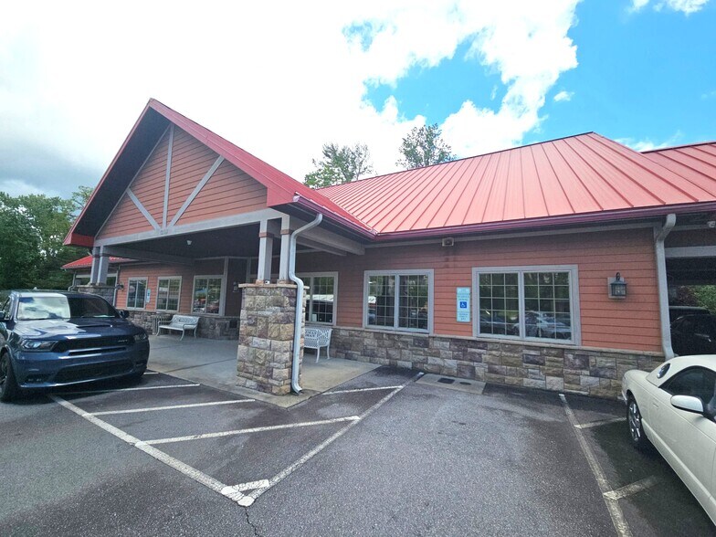 Primary Photo Of 1216 Asheville Hwy, Hendersonville Auto Dealership For Lease
