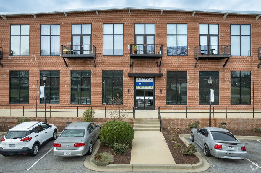More Photos Of 300 South St, Simpsonville Apartments For Sale