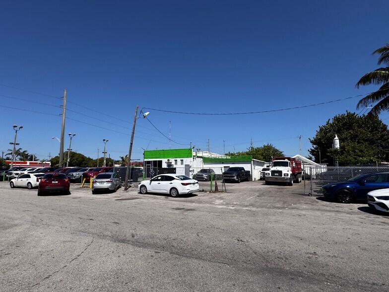 More Photos Of 19001 NW 2nd Ave, Miami Auto Dealership For Lease