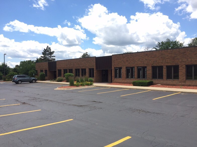 More Photos Of 657 E Golf Rd, Arlington Heights Unknown For Lease