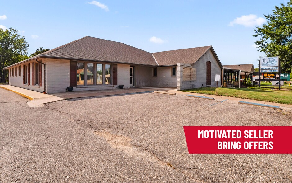 Primary Photo Of 515 N Summit St, Arkansas City Medical For Sale
